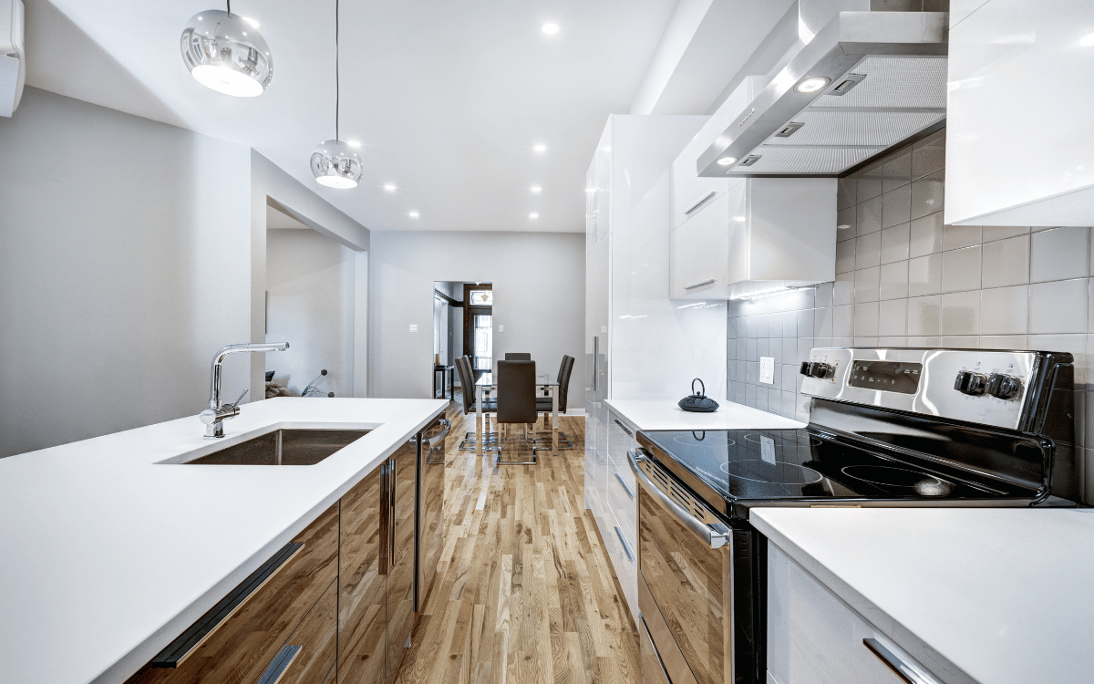 cocina integrada en reforma integral de piso en Cerdanyola