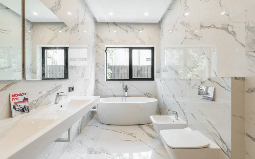 reformar un baño con diseño moderno y distribución funcional del espacio