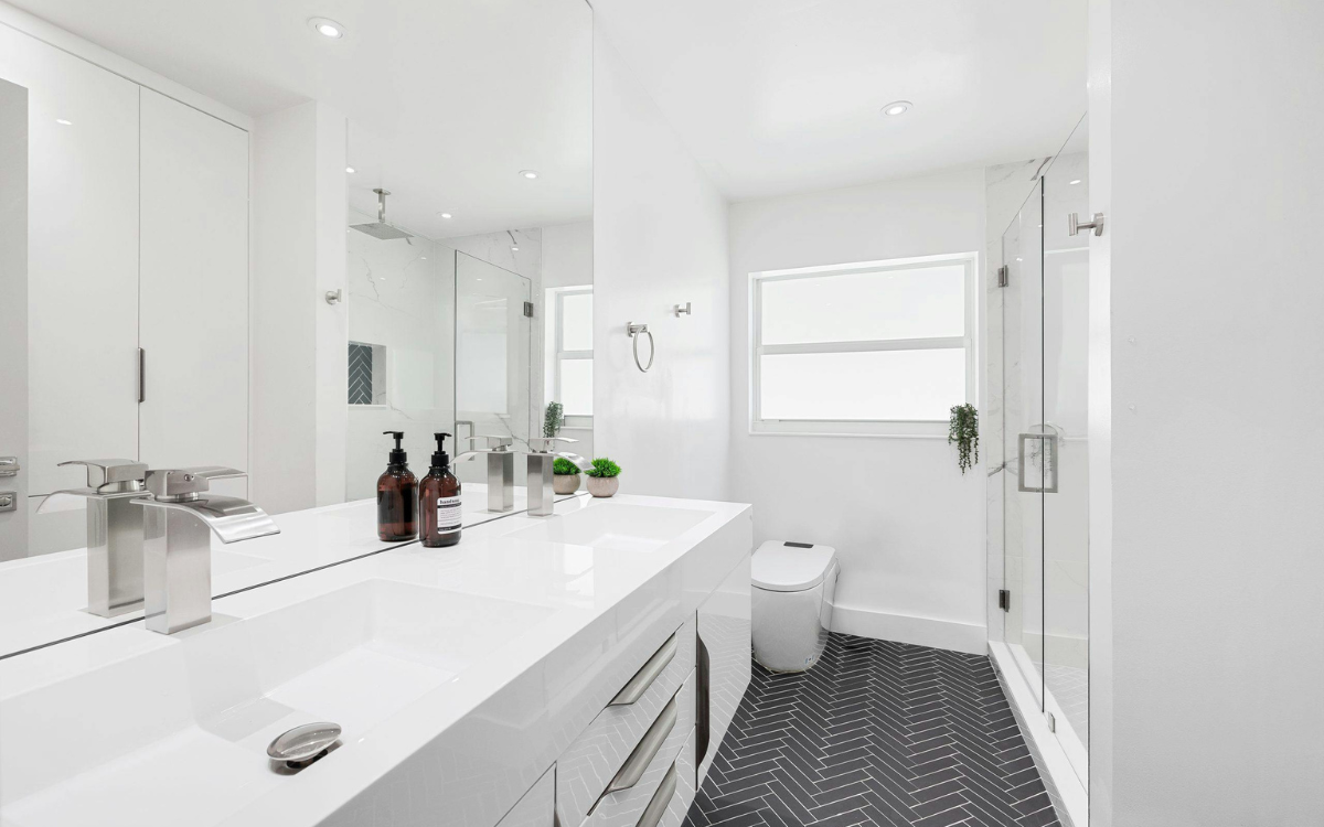 baño reformado en Terrassa con ducha a ras de suelo
