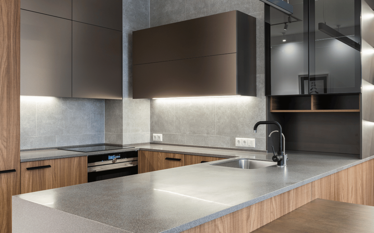 cocina reformada en Rubí con isla central y estilo contemporáneo